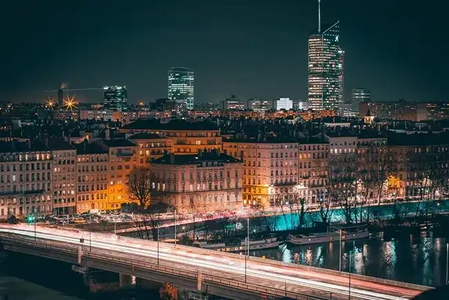 Serrurier lyon 24 24 disponible même la nuit