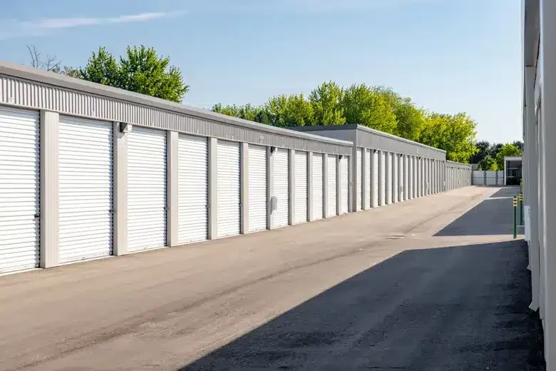 Un serrurier explique comment dépanner une serrure de porte de garage ?